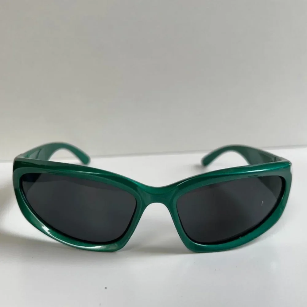 Unique sick Y2K 2000s vintage style forest green surfer sunglasses